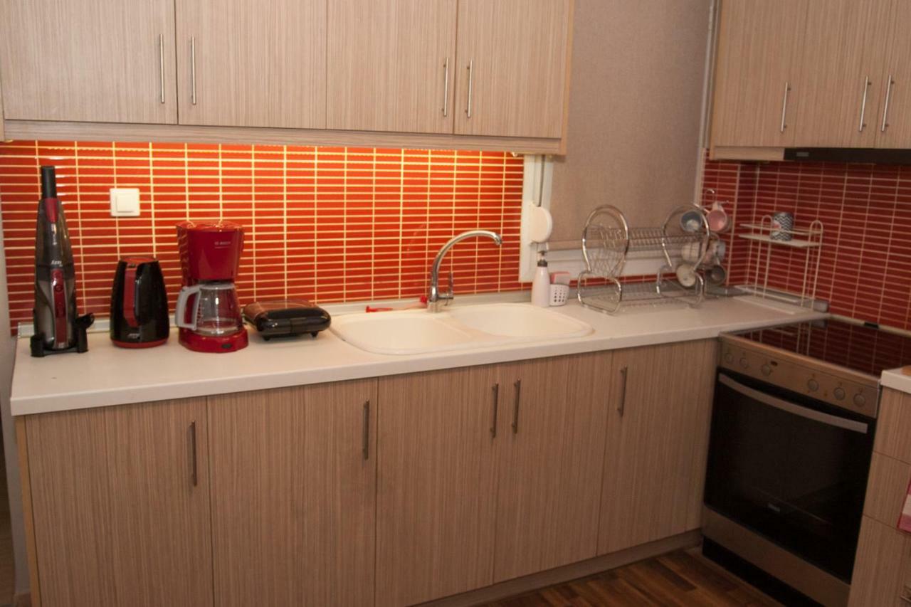 Stylish Zoi's Next To Helexpo, White Tower Apartment *