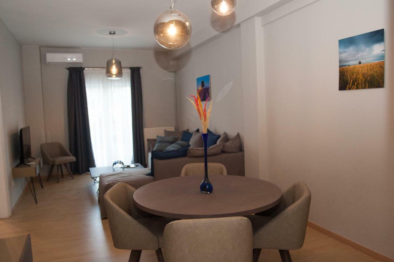 Stylish Zoi's Next To Helexpo, White Tower Apartment