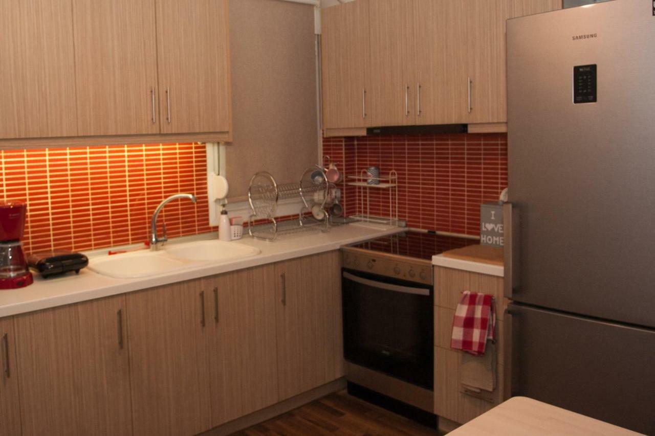 Stylish Zoi's Next To Helexpo, White Tower Apartment *